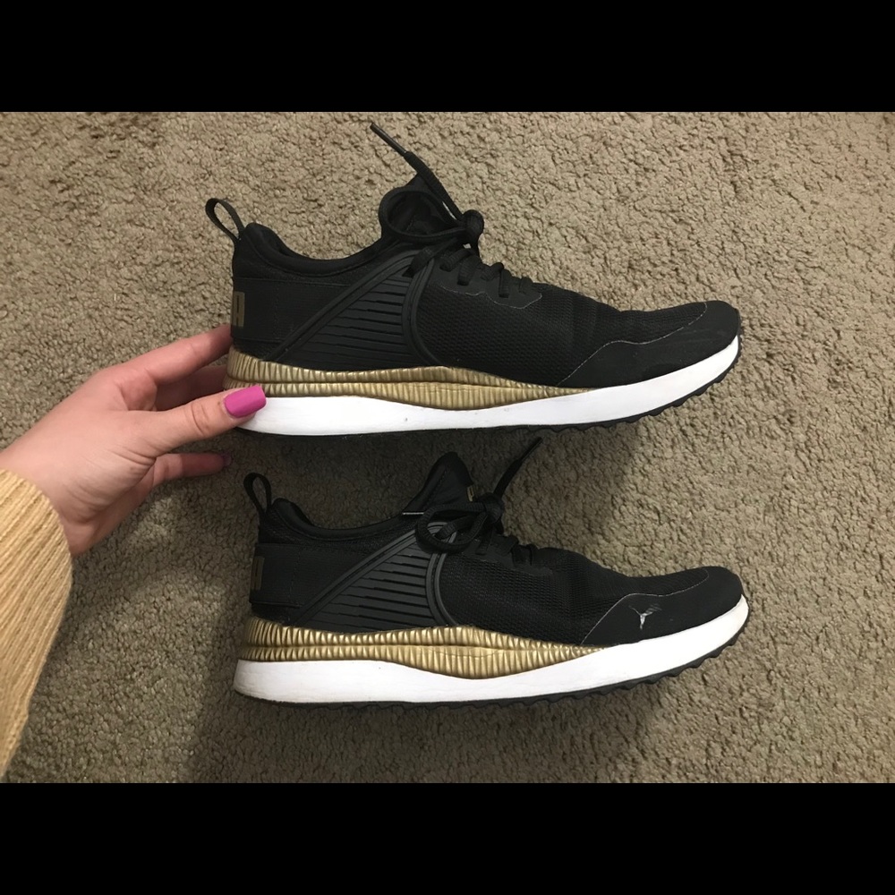 Women’s Size 8 Running/Athletic Shoes.